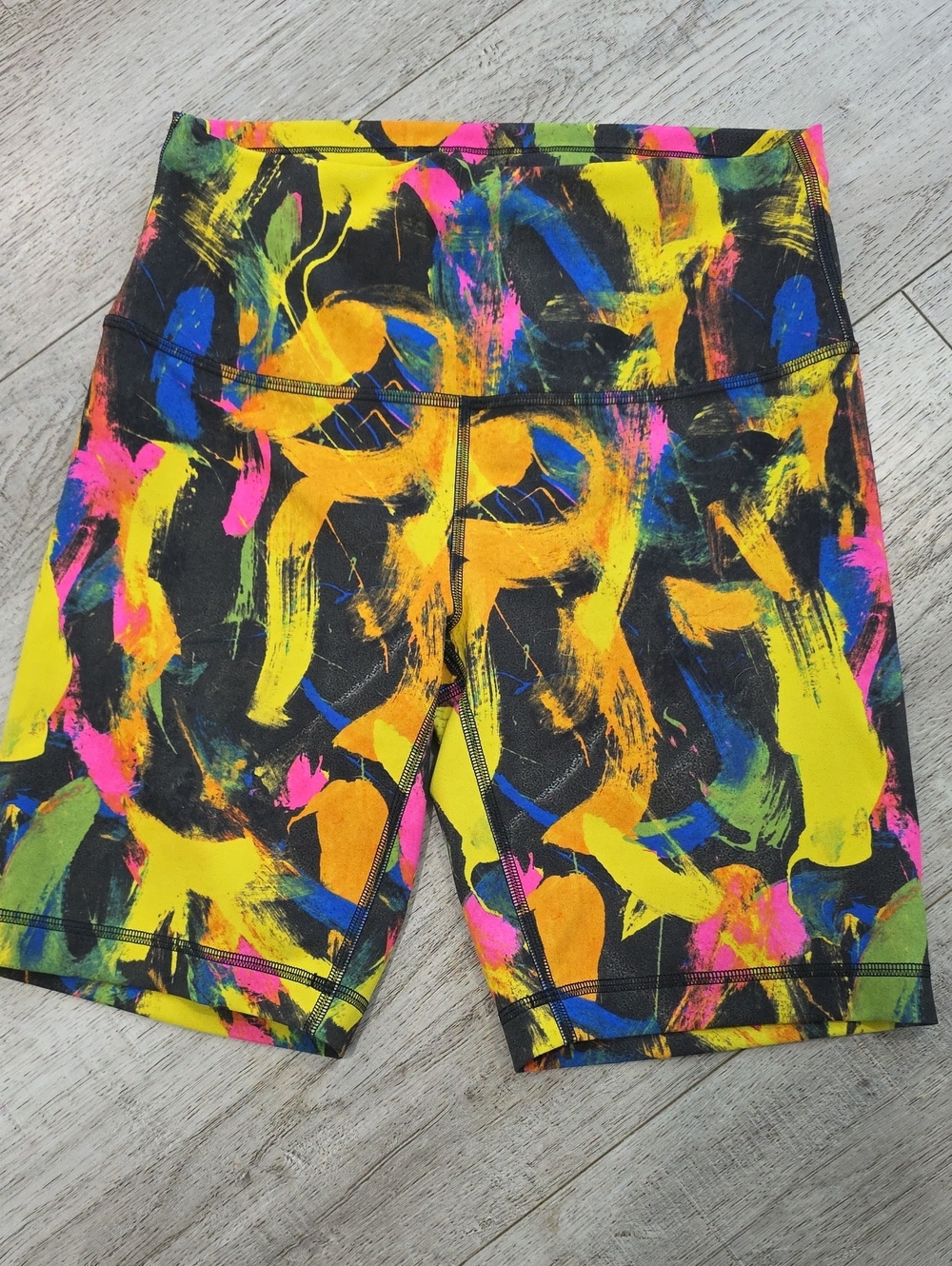 Vibrant Abstract Print Mid-Length Bike Shorts